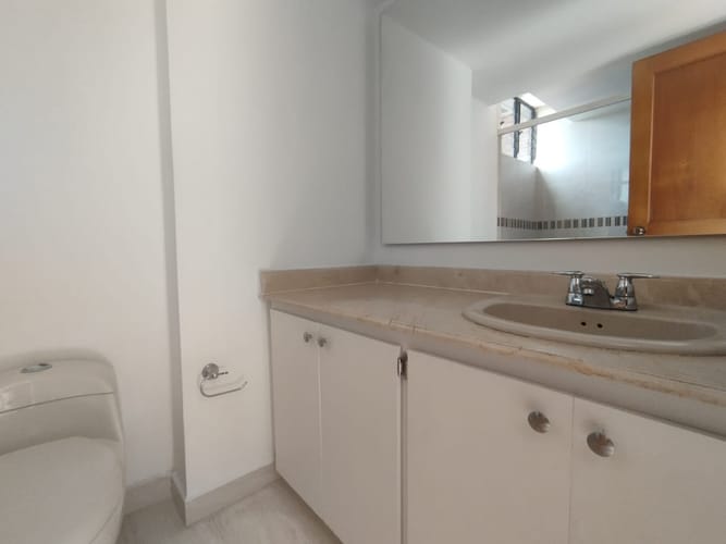 Apartamento de 4 alcobas en arriendo en Las Lomas, Medellín, 260 m² · foto 11 de 20