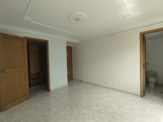Apartamento de 4 alcobas en arriendo en Las Lomas, Medellín, 260 m² · foto 13 de 20