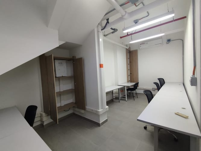 Local en arriendo en El Poblado, Medellín, 18 m² · foto 2 de 11
