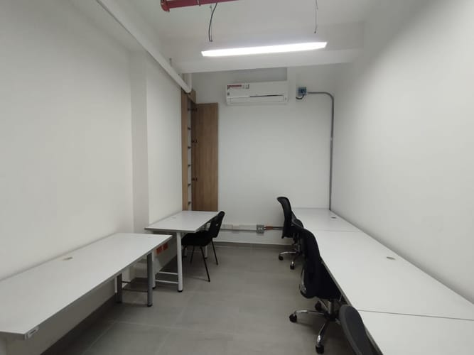 Local en arriendo en El Poblado, Medellín, 18 m² · foto 7 de 11