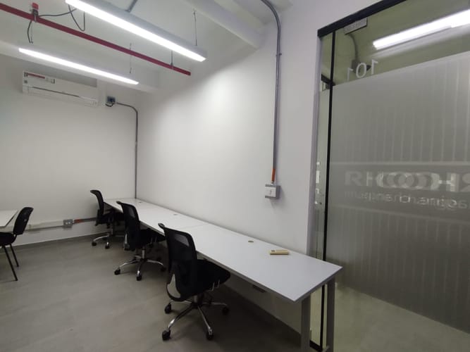 Local en arriendo en El Poblado, Medellín, 18 m² · foto 8 de 11