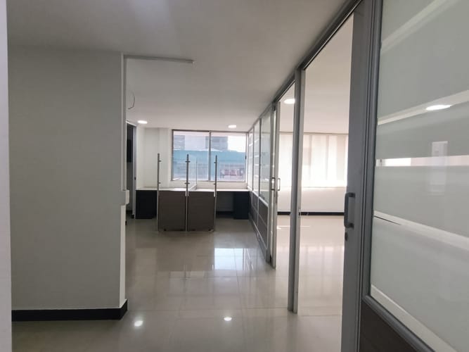 Oficina en arriendo en Laureles, Medellín, 52 m² · foto 6 de 13
