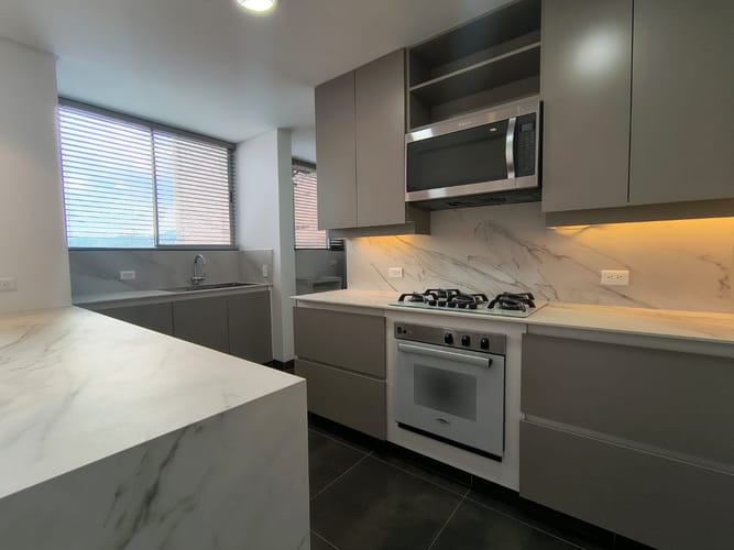 Apartamento de 4 alcobas en arriendo en El Poblado, Medellín, 198 m² · foto 4 de 20