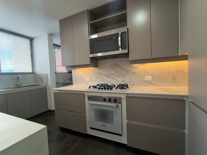 Apartamento de 4 alcobas en arriendo en El Poblado, Medellín, 198 m² · foto 5 de 20
