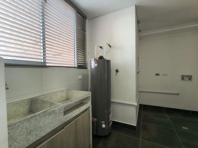 Apartamento de 4 alcobas en arriendo en El Poblado, Medellín, 198 m² · foto 11 de 20