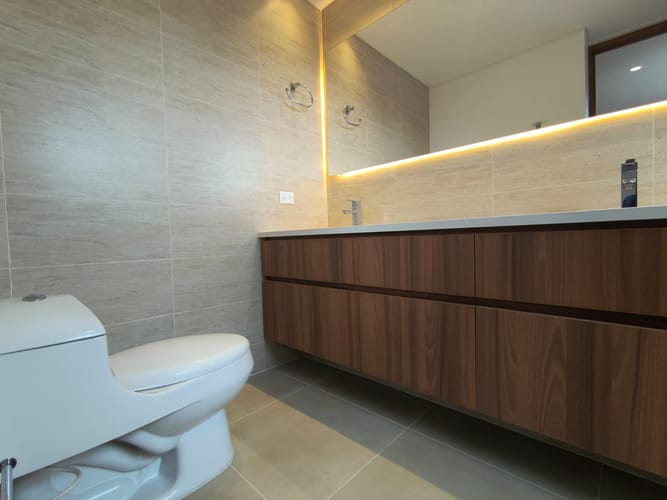 Apartamento de 4 alcobas en arriendo en El Poblado, Medellín, 198 m² · foto 19 de 20