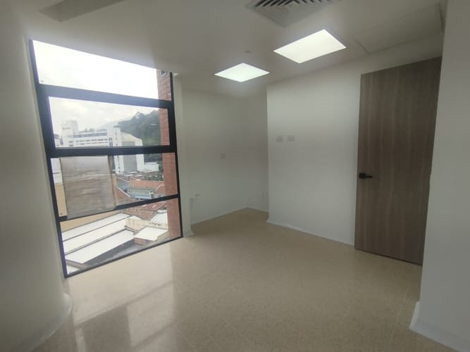 Consultorio en arriendo en El Poblado, Medellín, 33 m² · foto 5 de 9