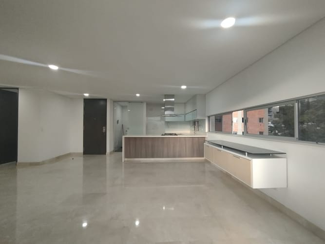 Apartamento de 1 alcoba en arriendo en El Poblado, Medellín, 105 m² · foto 3 de 13