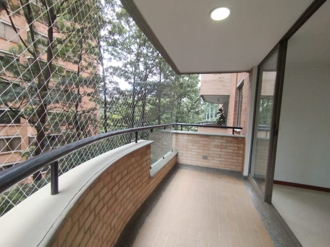 Apartamento de 3 alcobas en arriendo en El Poblado, Medellín, 115 m² · foto 3 de 20
