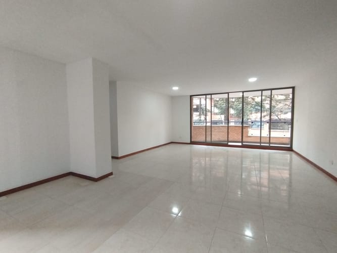 Apartamento de 3 alcobas en arriendo en El Poblado, Medellín, 115 m² · foto 4 de 20
