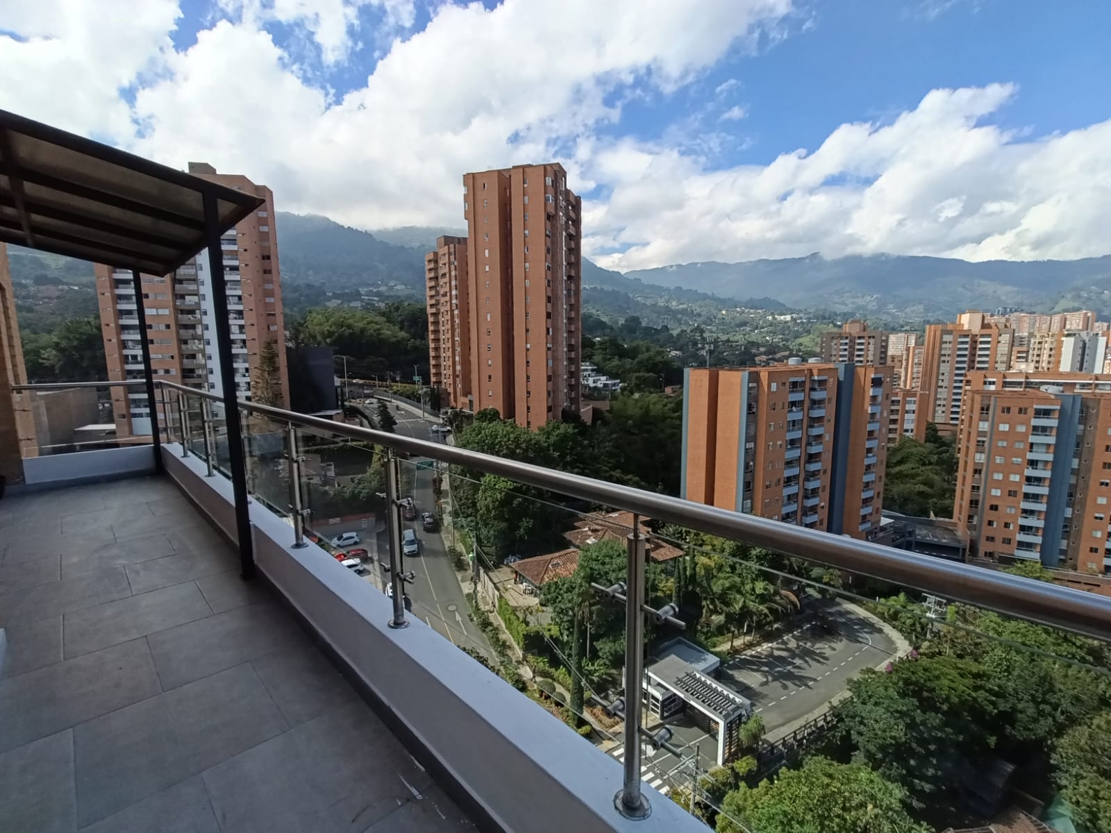 Apartamento en arriendo en Loma Del Esmeraldal, Envigado