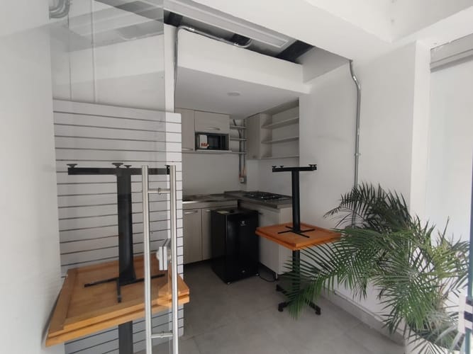 Local en arriendo en El Poblado, Medellín, 20 m² · foto 2 de 10