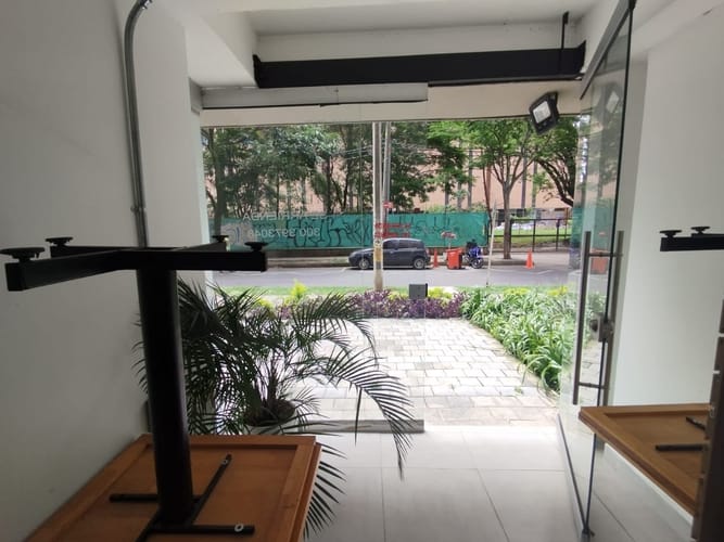 Local en arriendo en El Poblado, Medellín, 20 m² · foto 4 de 10