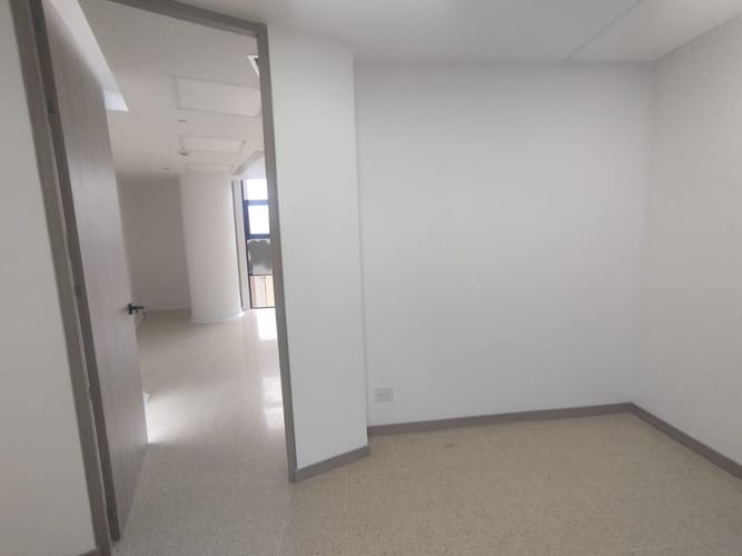 Consultorio en arriendo en El Poblado, Medellín, 33 m² · foto 8 de 9