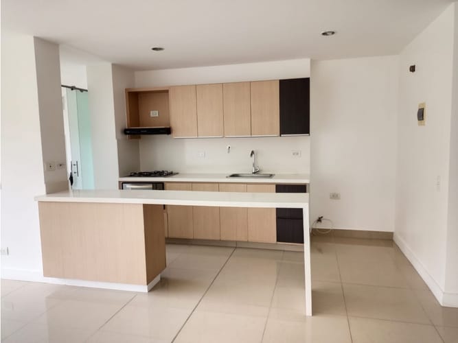 Apartamento de 3 alcobas en arriendo en Castropol, Medellín, 90 m² · foto 2 de 12