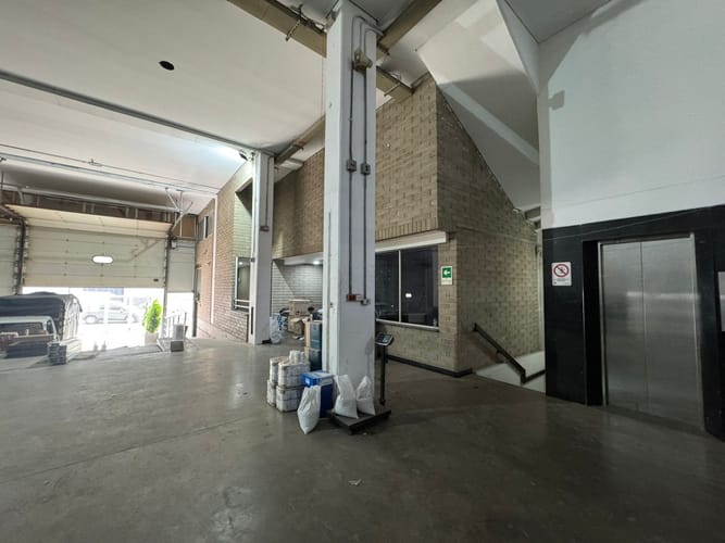 Bodega en arriendo en El Chagualo, Medellín, 1323 m² · foto 17 de 20