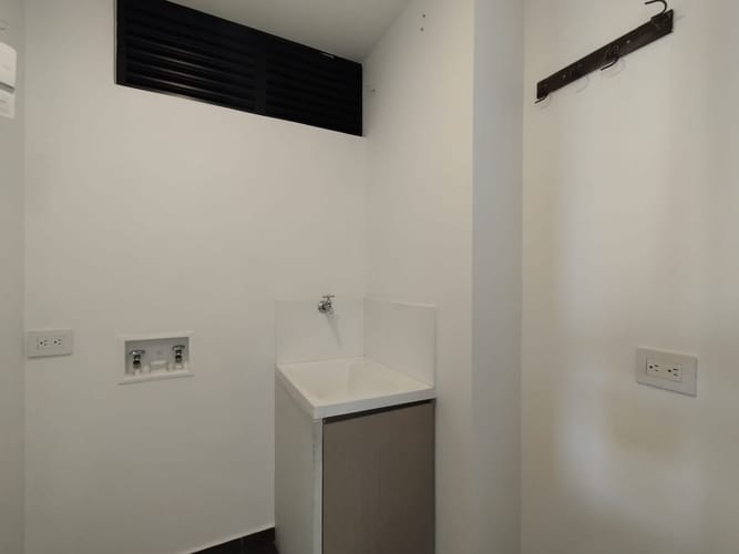 Apartamento de 2 alcobas en arriendo en El Poblado, Medellín, 80 m² · foto 9 de 15