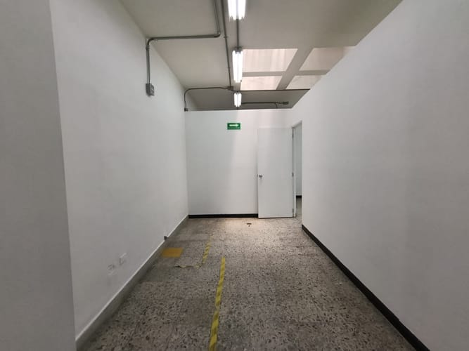 Local en arriendo en La Candelaria, Medellín, 203 m² · foto 12 de 14