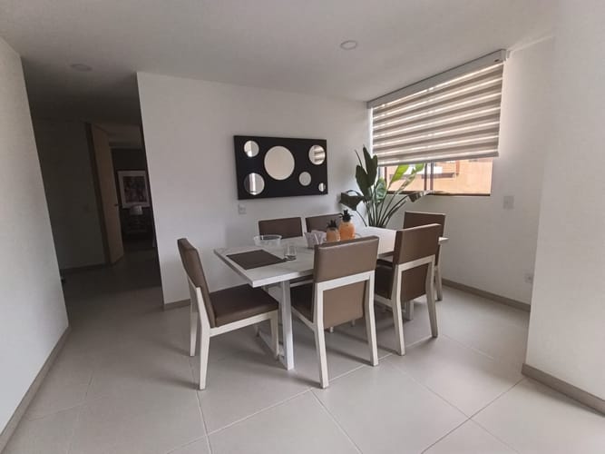 Apartamento de 2 alcobas en arriendo en Loma Del Escobero, Envigado, 82 m² · foto 2 de 13