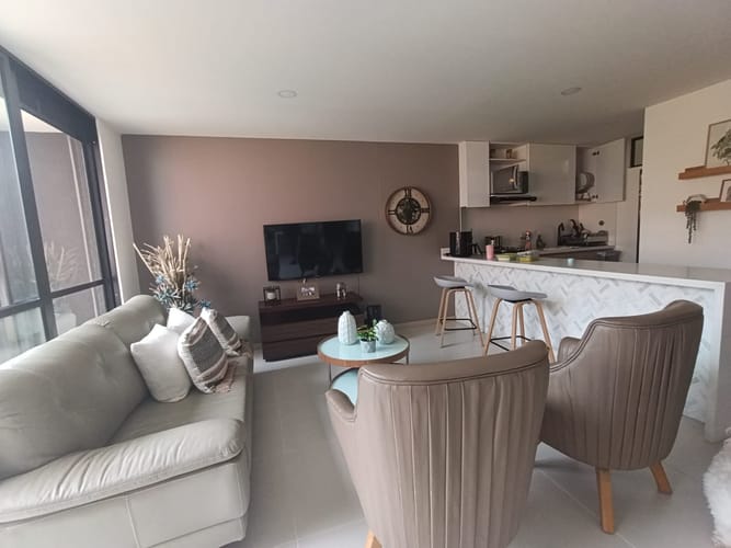 Apartamento de 2 alcobas en arriendo en Loma Del Escobero, Envigado, 82 m² · foto 3 de 13