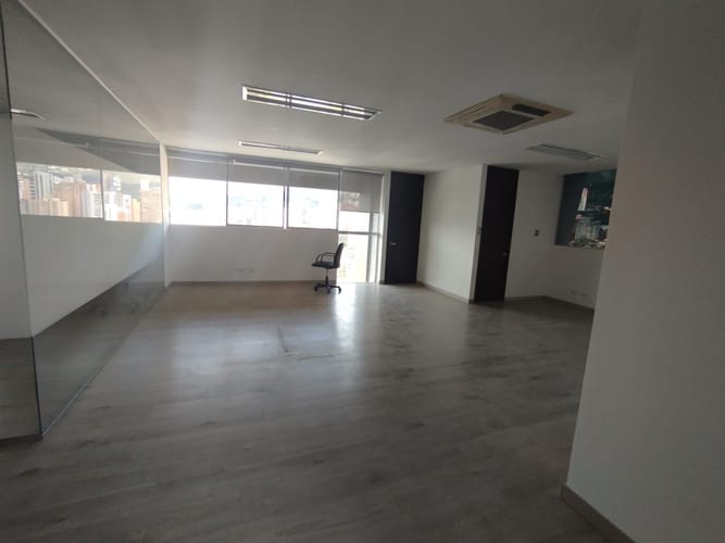 Oficina en arriendo en Los Balsos, Medellín, 97 m² · foto 2 de 13