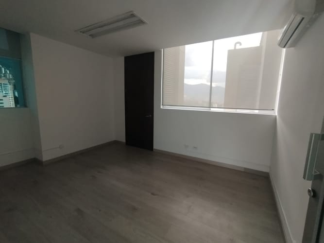 Oficina en arriendo en Los Balsos, Medellín, 97 m² · foto 4 de 13