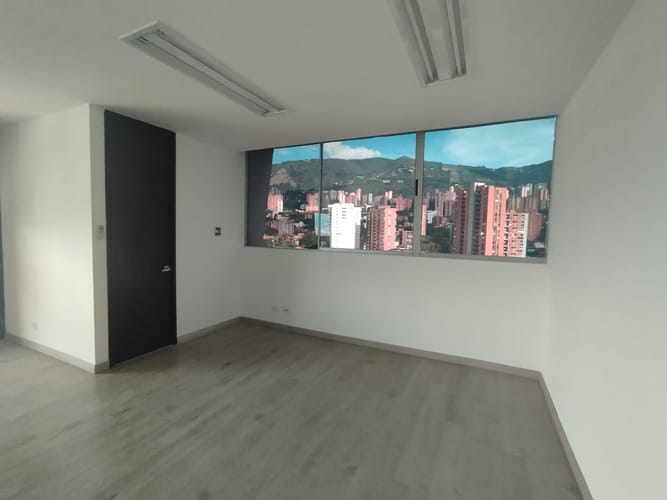 Oficina en arriendo en Los Balsos, Medellín, 97 m² · foto 5 de 13