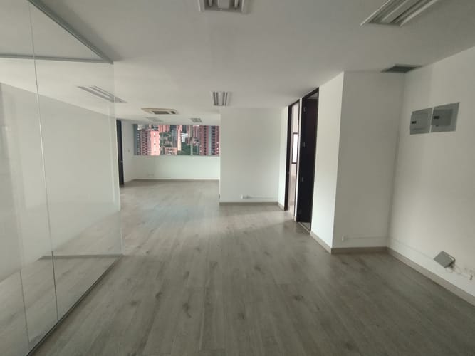Oficina en arriendo en Los Balsos, Medellín, 97 m² · foto 7 de 13