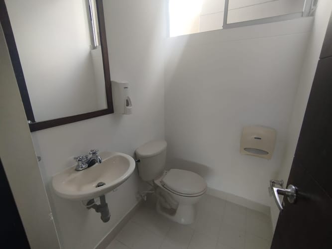 Oficina en arriendo en Los Balsos, Medellín, 97 m² · foto 11 de 13