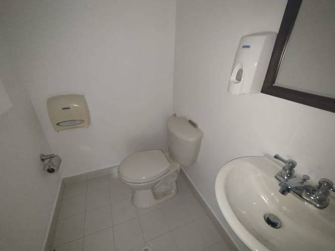 Oficina en arriendo en Los Balsos, Medellín, 97 m² · foto 12 de 13
