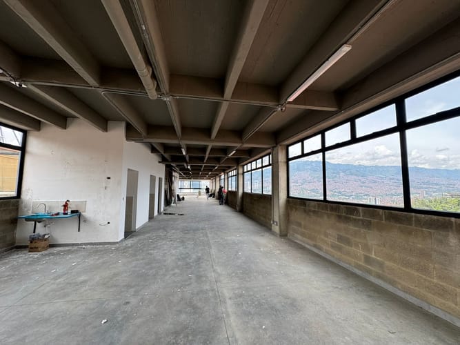 Local en arriendo en Manrique Central, Medellín, 310 m² · foto 3 de 18