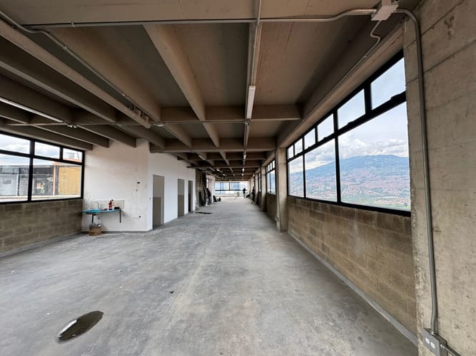Local en arriendo en Manrique Central, Medellín, 310 m² · foto 4 de 18