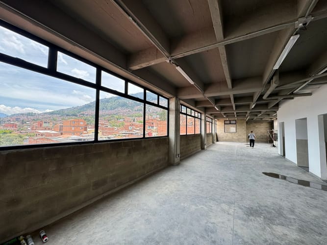 Local en arriendo en Manrique Central, Medellín, 310 m² · foto 6 de 18