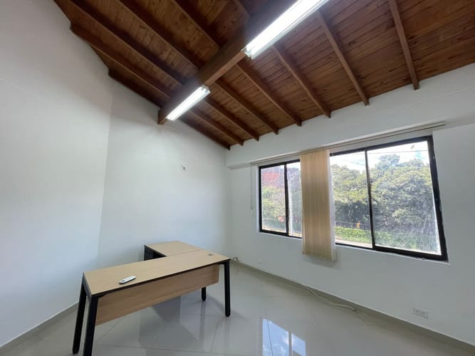 Oficina en arriendo en Bolivariana, Medellín, 32 m² · foto 4 de 11