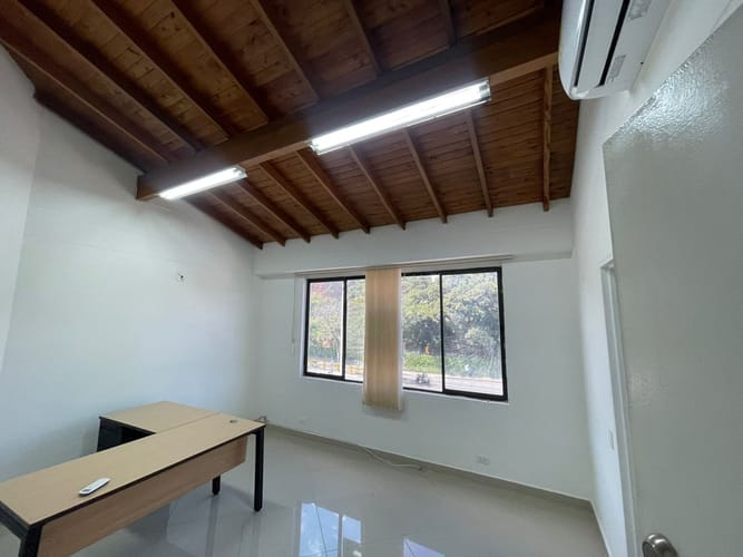 Oficina en arriendo en Bolivariana, Medellín, 32 m² · foto 10 de 11