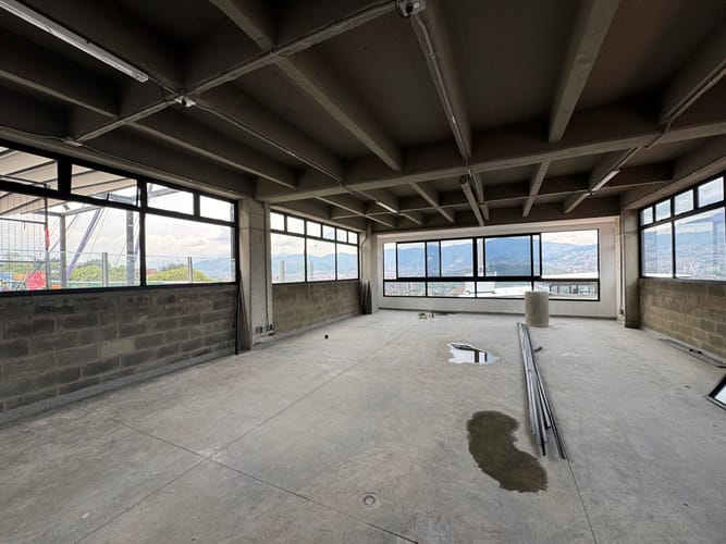 Local en arriendo en Manrique Central, Medellín, 310 m² · foto 16 de 18