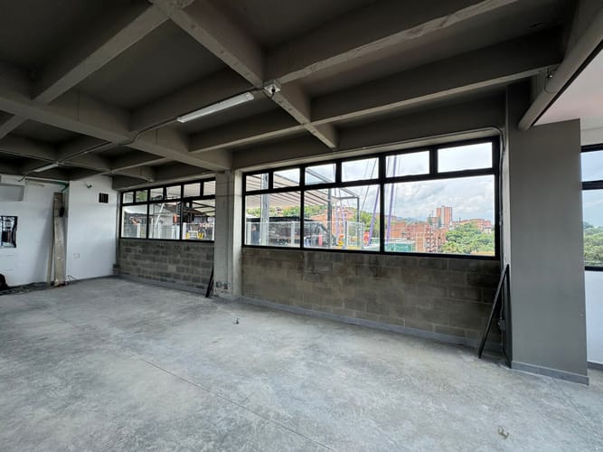 Local en arriendo en Manrique Central, Medellín, 310 m² · foto 17 de 18