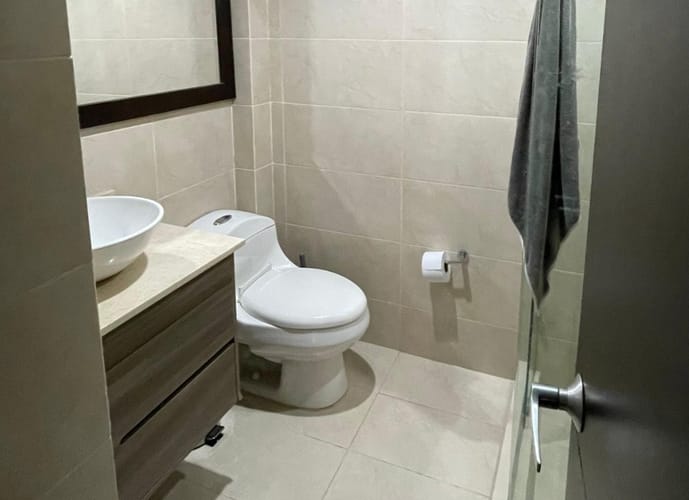 Apartamento de 3 alcobas en arriendo en El Poblado, Medellín, 129 m² · foto 4 de 13