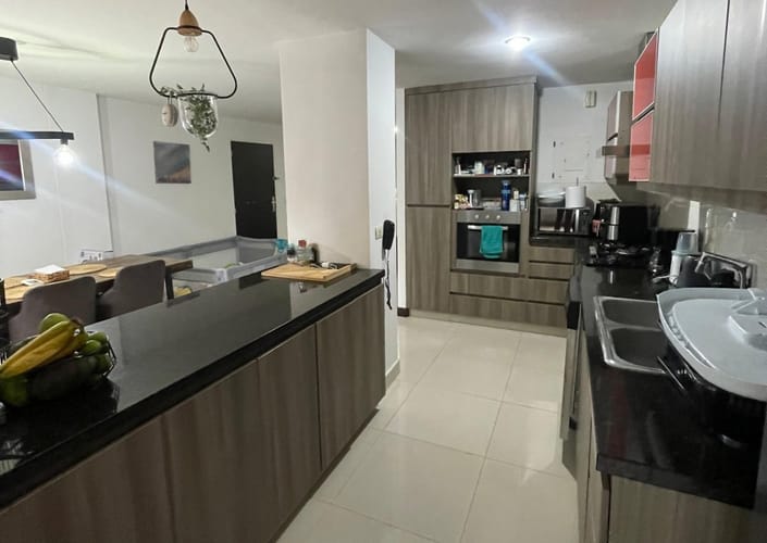 Apartamento de 3 alcobas en arriendo en El Poblado, Medellín, 129 m² · foto 7 de 13