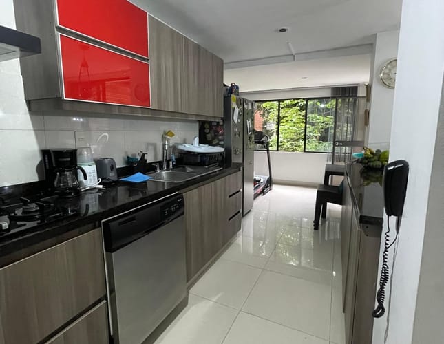 Apartamento de 3 alcobas en arriendo en El Poblado, Medellín, 129 m² · foto 8 de 13