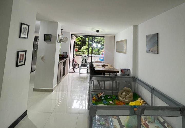 Apartamento de 3 alcobas en arriendo en El Poblado, Medellín, 129 m² · foto 10 de 13