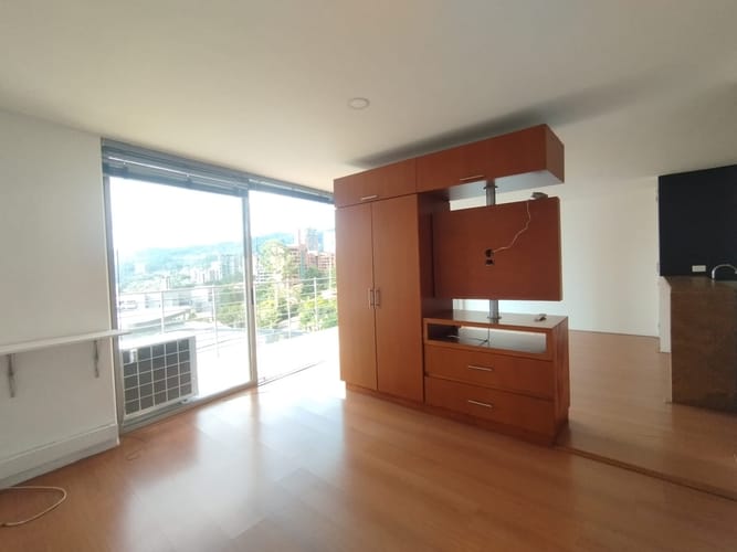 Apartaestudio en arriendo en El Tesoro, Medellín, 54 m² · foto 5 de 17