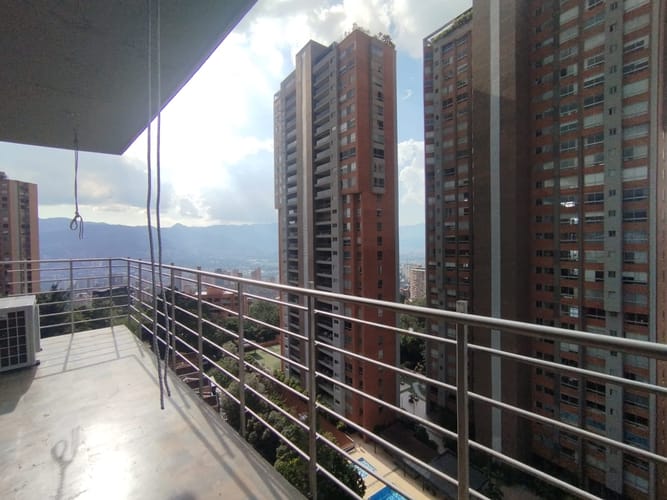 Apartaestudio en arriendo en El Tesoro, Medellín, 54 m² · foto 7 de 17