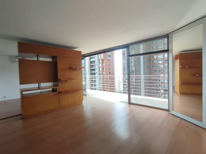 Apartaestudio en arriendo en El Tesoro, Medellín, 54 m² · foto 9 de 17