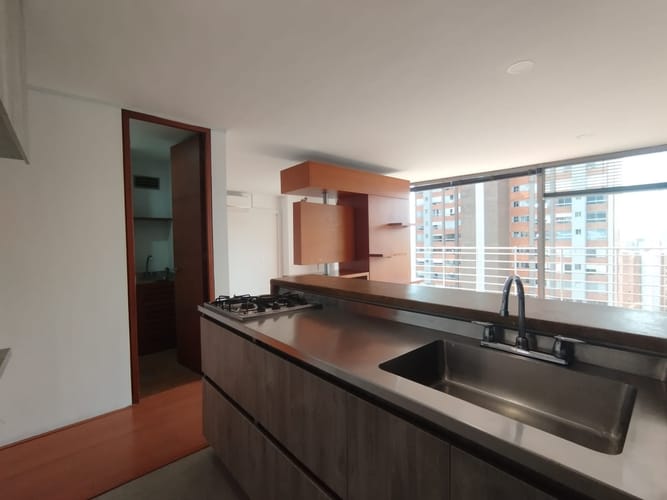 Apartaestudio en arriendo en El Tesoro, Medellín, 54 m² · foto 13 de 17