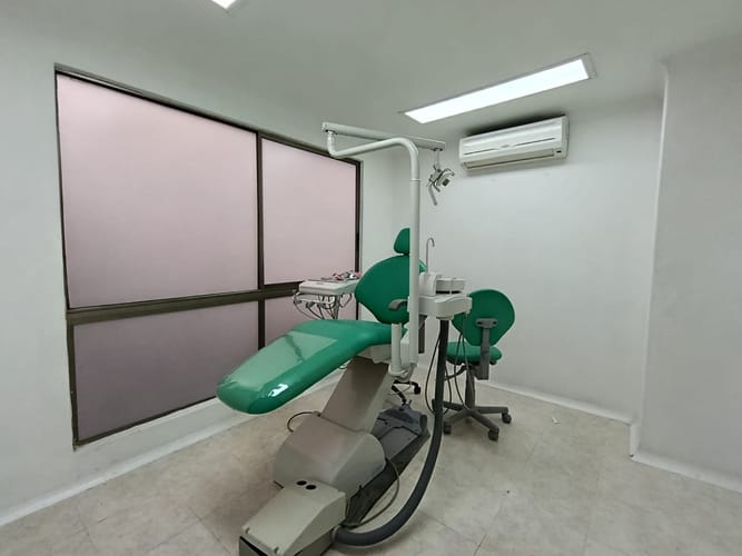 Consultorio en arriendo en Conquistadores, Medellín, 34 m² · foto 2 de 10