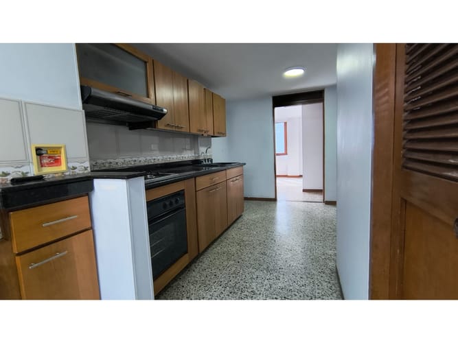 Apartamento de 3 alcobas en arriendo en Patio Bonito, Medellín, 140 m² · foto 5 de 16