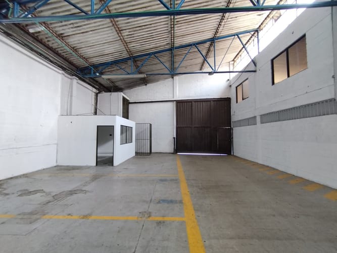 Bodega en arriendo en Las Vegas, Envigado, 2900 m² · foto 3 de 16
