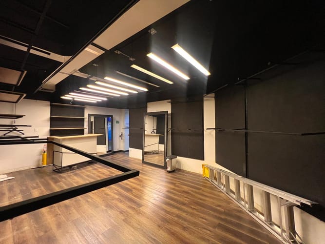 Local en arriendo en Conquistadores, Medellín, 58 m² · foto 2 de 11