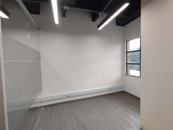 Oficina en arriendo en El Poblado, Medellín, 48 m² · foto 8 de 9